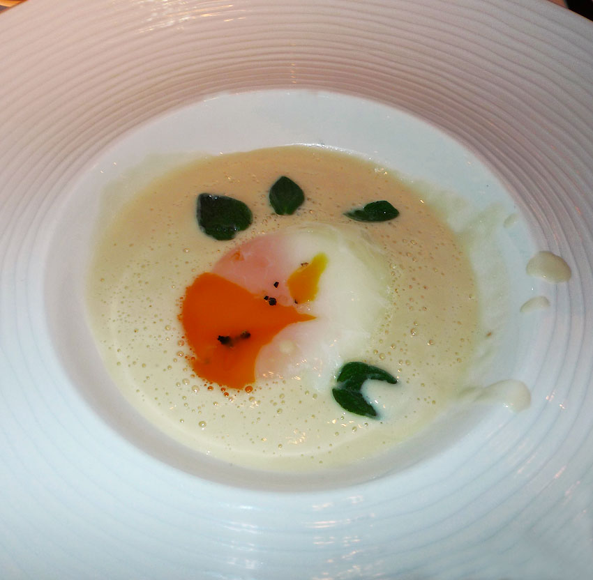 Restaurant Le Metropolitan, L'oeuf 65° et crème d'oignon doux des Cévennes