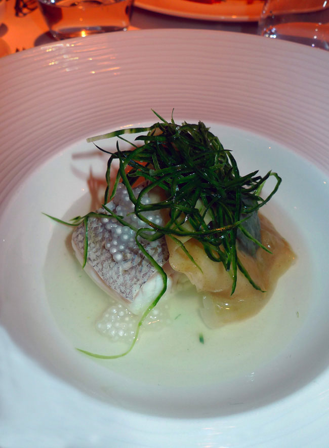 Restaurant Le Metropolitan, Le dos de cabillaud poché dashi d'Hokkaïdo et raviole au vert 