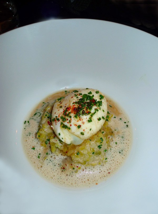 Bistrot Le Pantruche, oeuf cuit mollet et fondue de poireaux