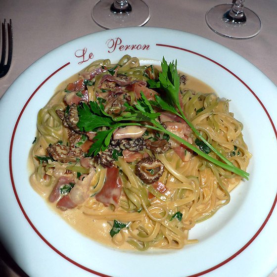 Restaurant Le Perron, tagliolini vert et blanc avec jambon