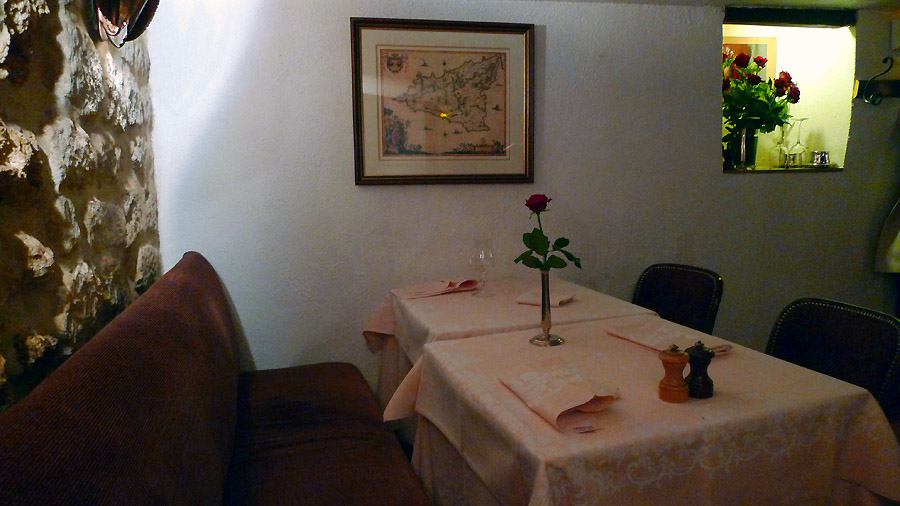 Restaurant Le Perron, tables en loggia