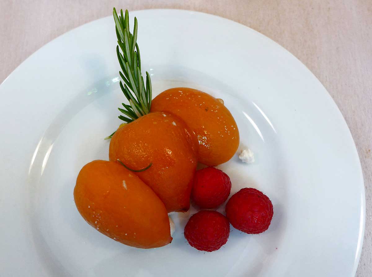 Restaurant Le Petit Capri Bazar : abricots au romarin