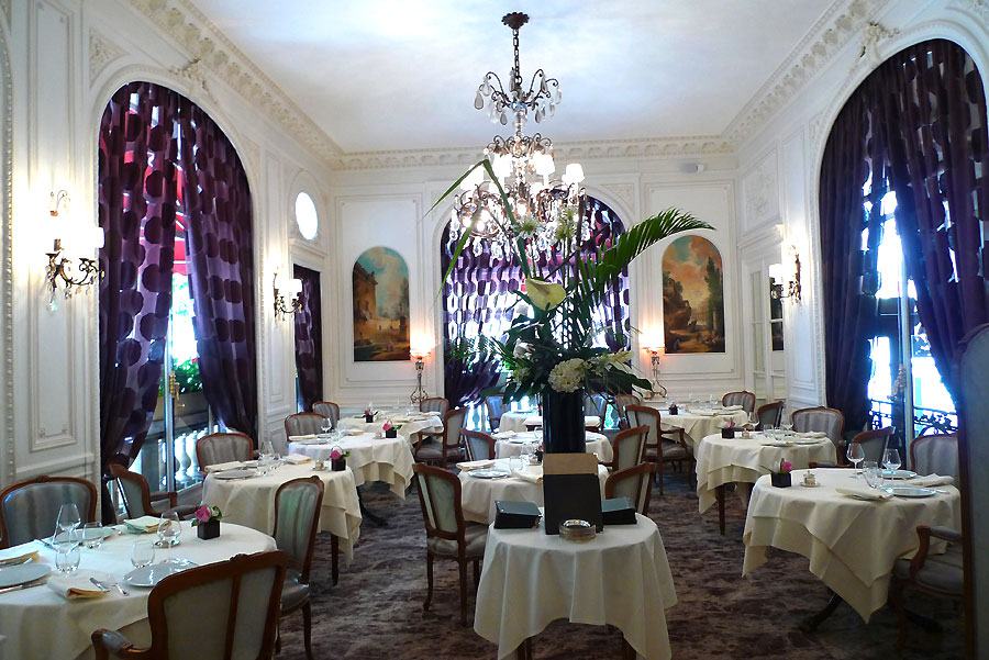 La salle du restaurant Le Raphael 