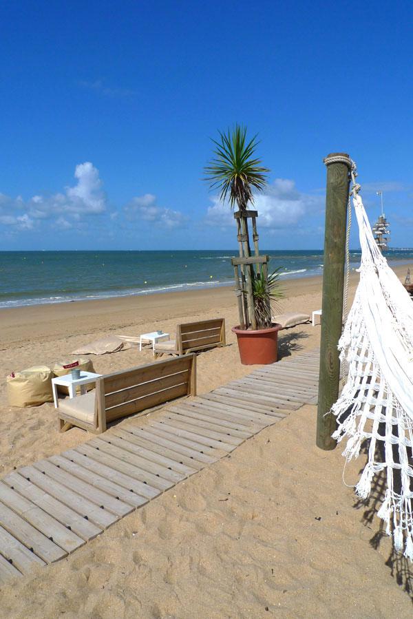 Restaurant Le Récif : Une plage tranquille sous le soleil