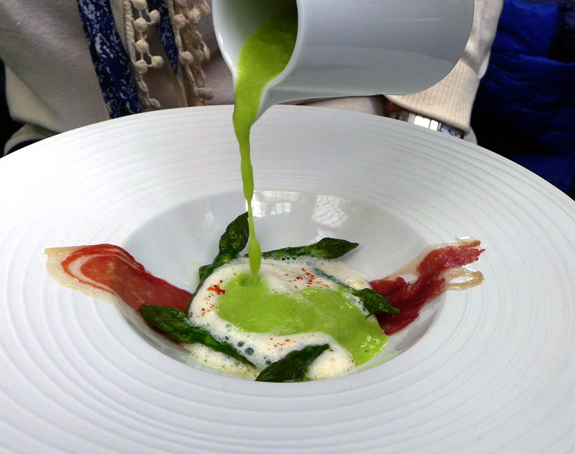 Restaurant LE V, Asperge verte avec œuf