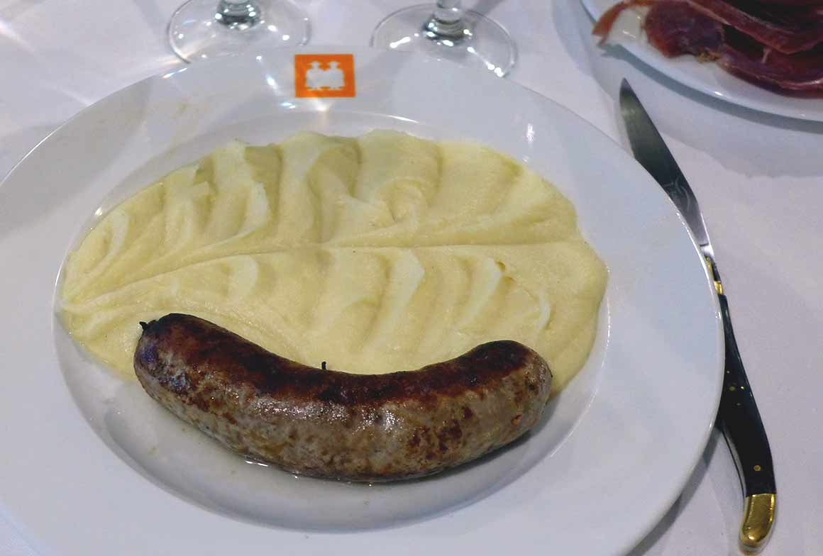 Restaurant l'Ambassade d'Auvergne, la saucisse aligot