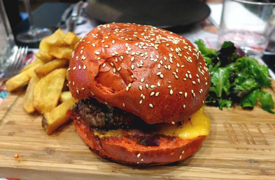Restaurant ARTY 2: Burger Viking red bun