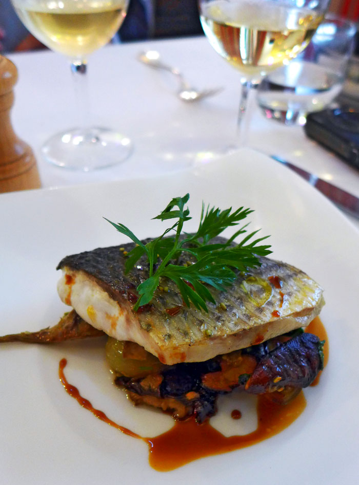 Restaurant Les Diables au Thym : Mulet noir aux culs d'artichauts