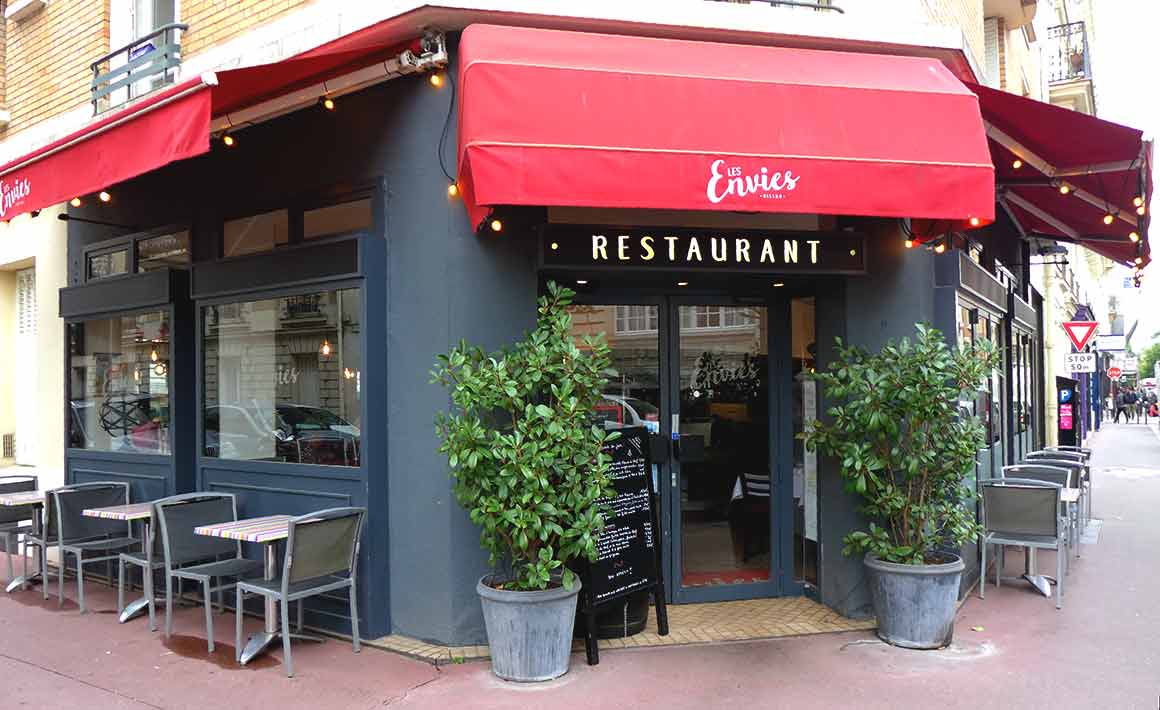 L'entrée du bistrot Les Envies