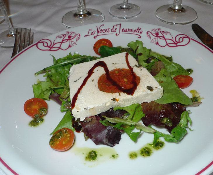 Restaurant Les Noces de Jeannette, marbré de chèvre au pesto et mesclun