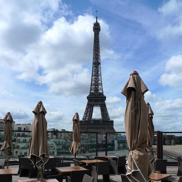 La terrasse du restaurant vue sur la Tour Eiffel