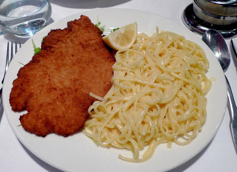 Restaurant Chez Bartolo : Escalope milanaise linguine à la crème