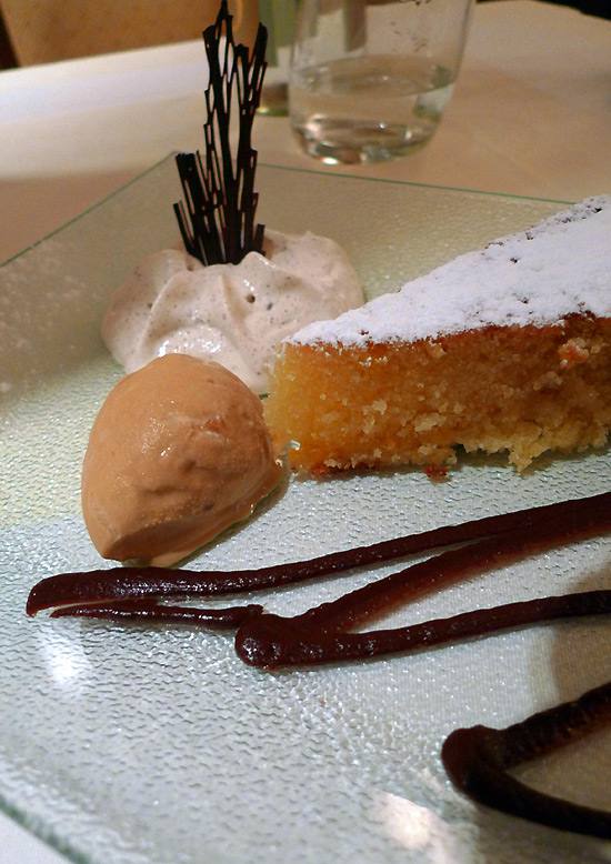 Restaurant L'Inattendu, Le gâteau à l'orange de Grand-Mère avec une crème à la cannelle