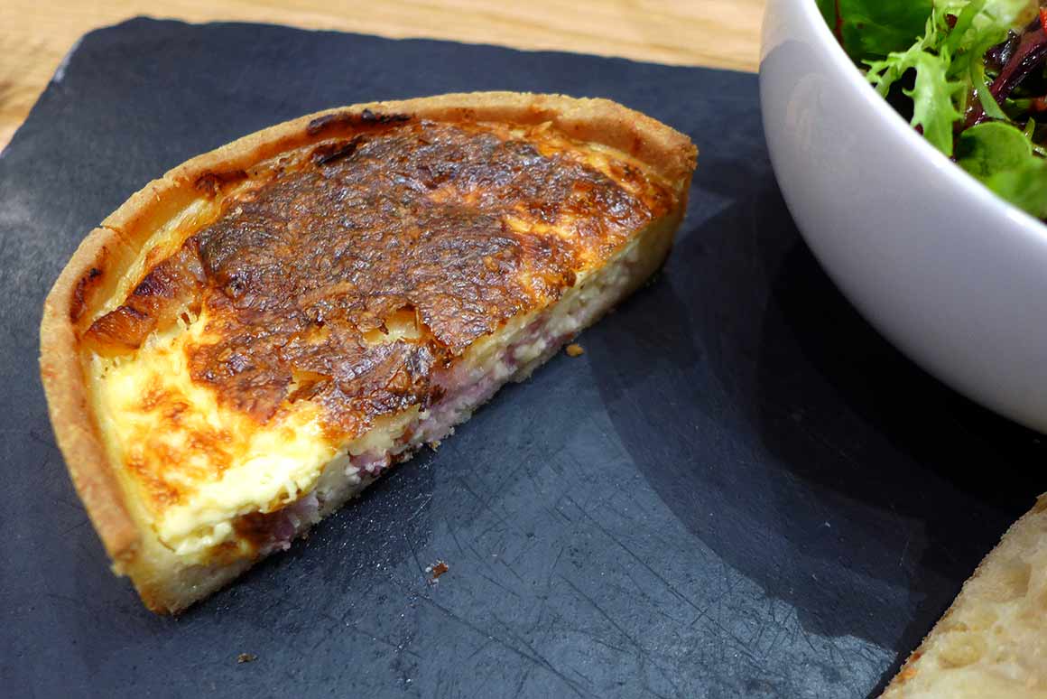 MADEMOISELLE AMANDE : Quiche Loraine et salade