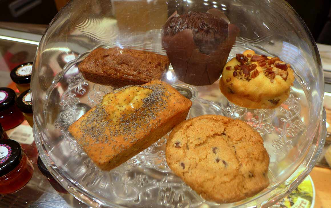 MADEMOISELLE AMANDE : Un choix de cake, brownies, cookies