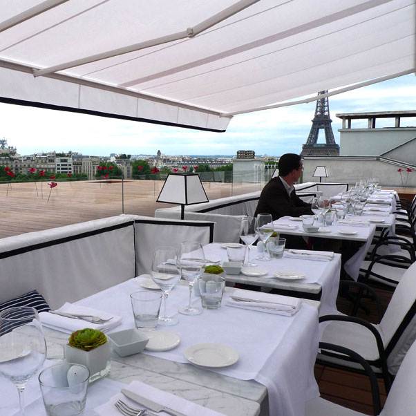 Restaurant Maison Blanche, Mobilier chic et vue sur la Tour Eiffel 