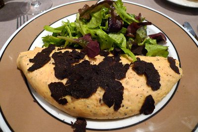 Maison de la Truffe, L'omelette à la truffe de saison et salade 