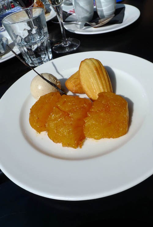 Restaurant Mama Shelter, L'ananas rôti aux épices avec madeleine et glace vanille