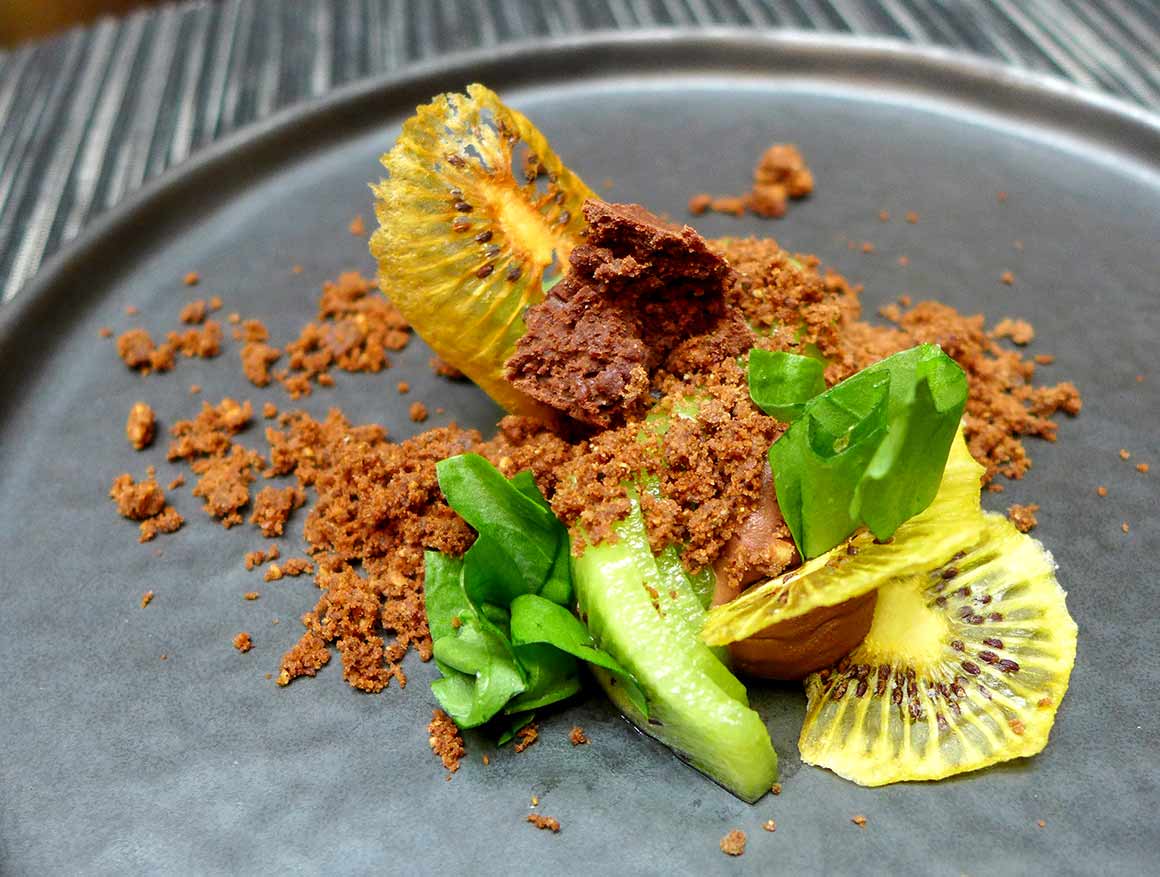 Restaurant NUBE : Ganache de chocolat noir avec oseille fraîche et kiwi