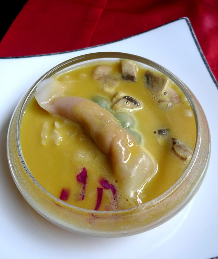 Restaurant AUX TROIS NAGAS : Soupe épicée aux champignons 