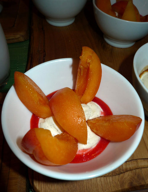 Restaurant Pottoka : Abricots en crème d'amande et coulis de fruits rouges