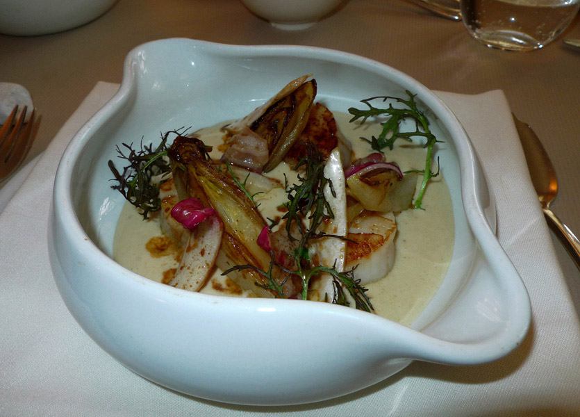 Restaurant RECH, Noix de Saint-Jacques gratinées et endives fondantes