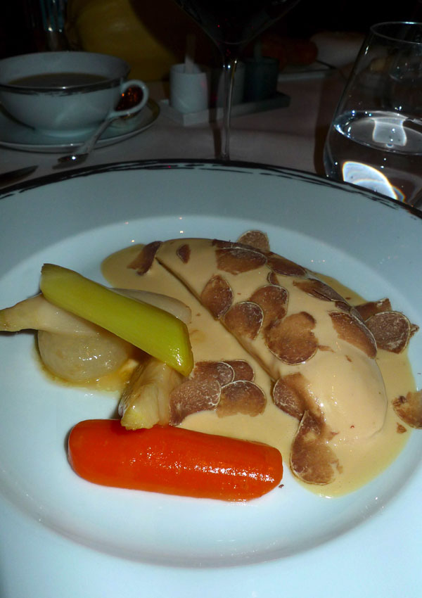 Restaurant Alain Ducasse : Volaille à la crème avec truffe d'Alba