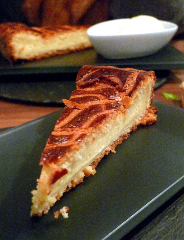Restaurant POTTOKA, gâteau basque et glace vanille