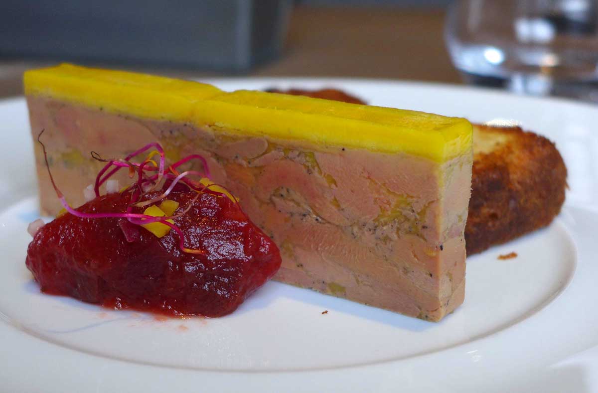 Restaurant Saperlipopette : Foie gras chutney pommes betteraves