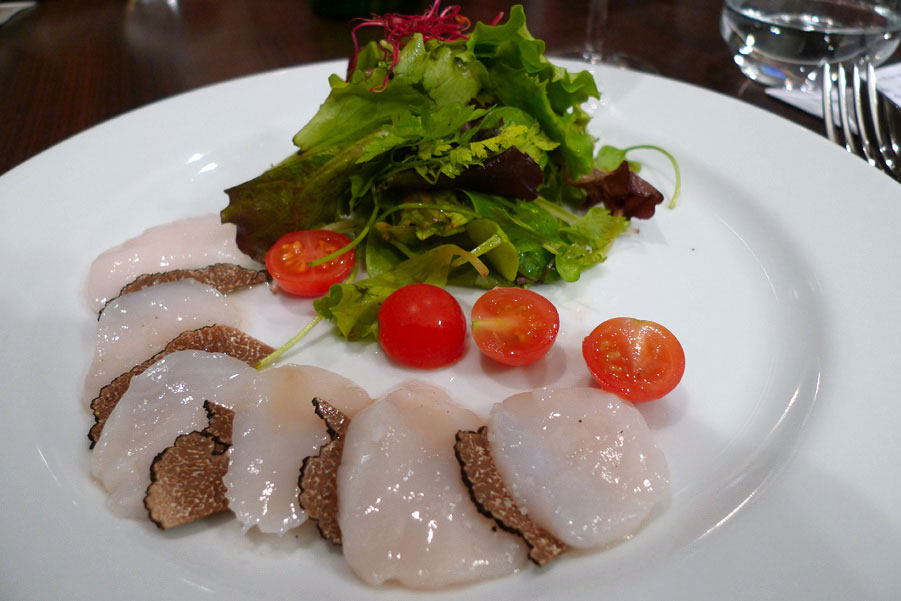 Restaurant Sens Uniques, Le carpaccio de Saint-Jacques aux truffes