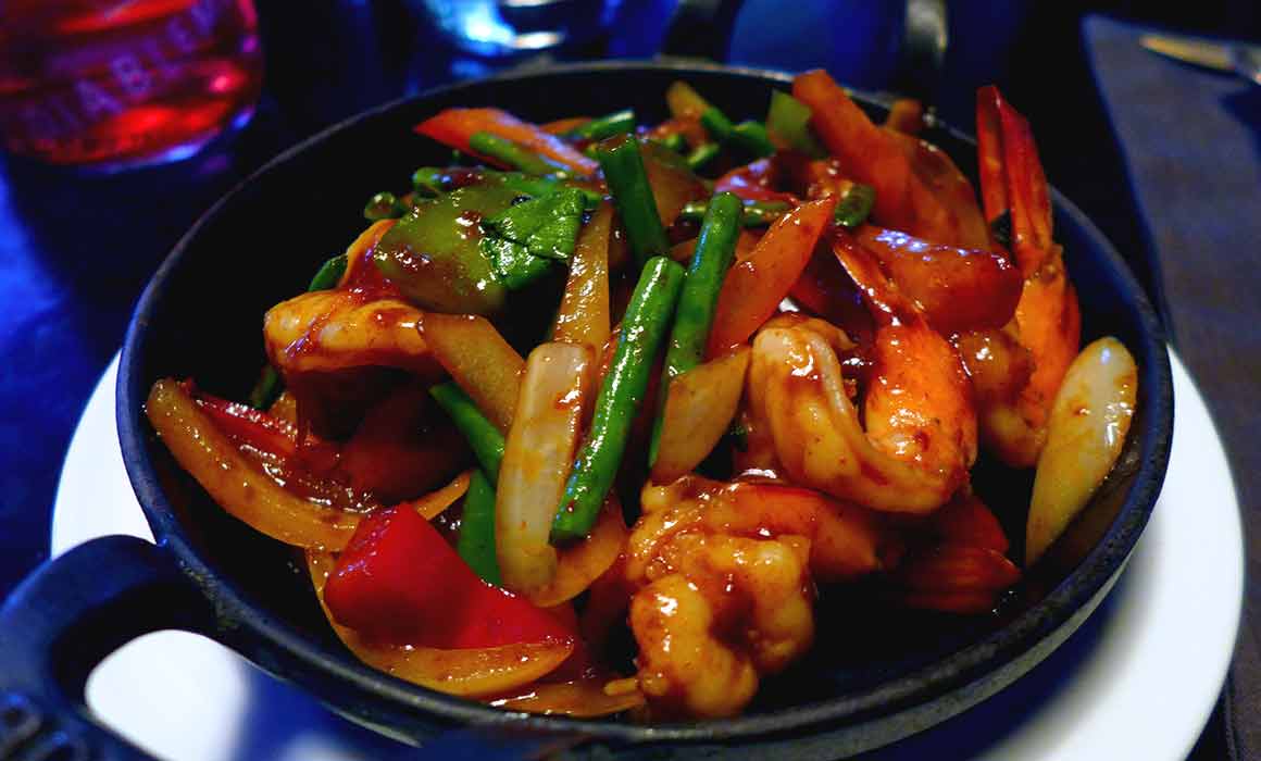 Restaurant SILK & SPICE, crevettes dénudées revenues au wok