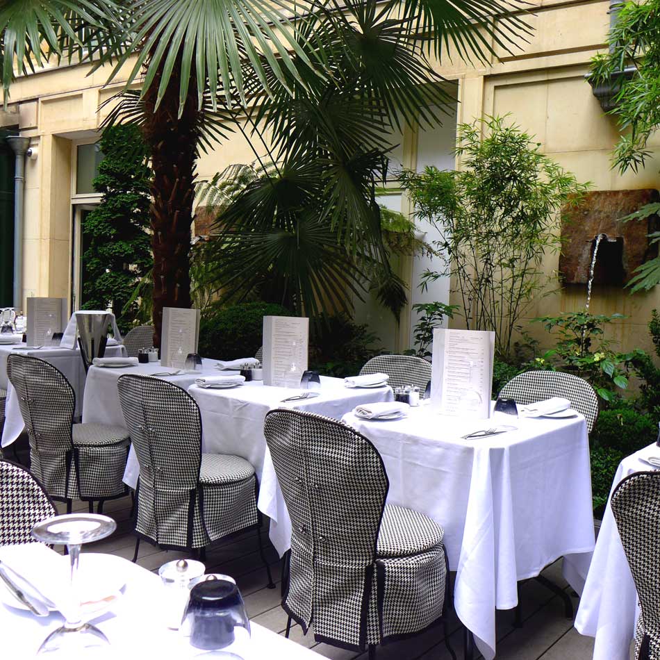 La terrasse ouverte du restaurant