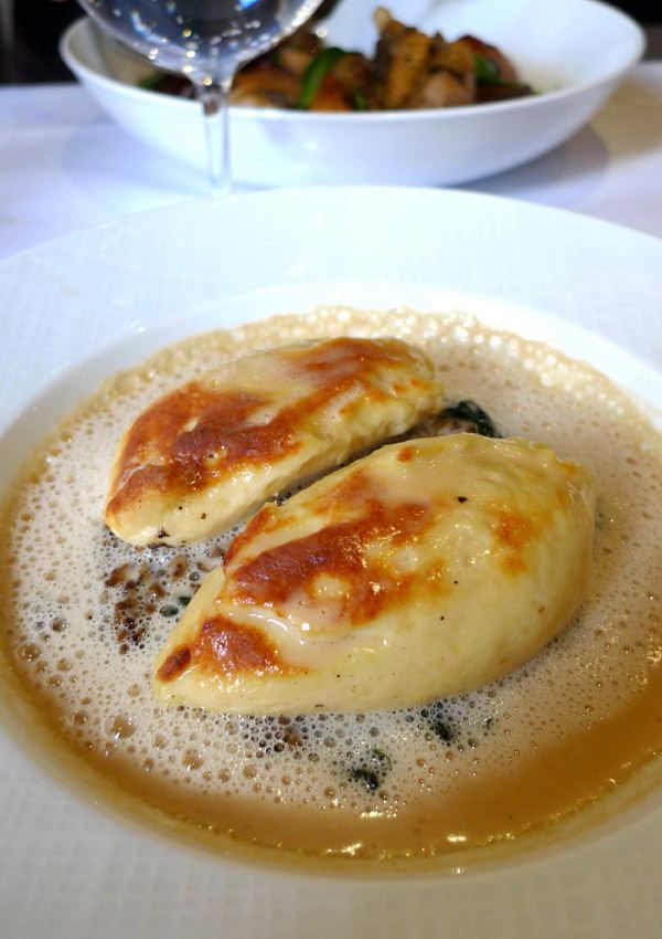 Bistrot L'Os à Moelle, quenelles de brochet soufflées au Risling