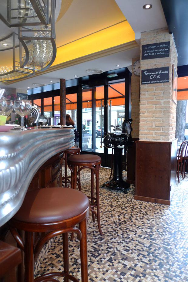 Restaurant Verbalon, Comptoir, trancheuse et ambiance bistrot