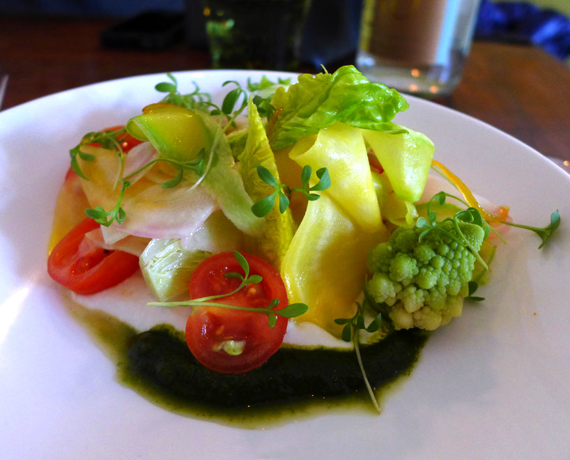 Restaurant WILL, Légumes croquants avec ricotta et jus de chlorophylle