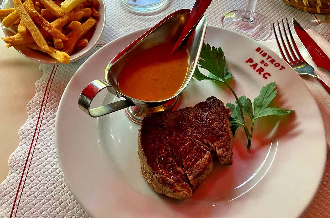 Le Bistrot du Parc filet de boeuf sauce au poivre