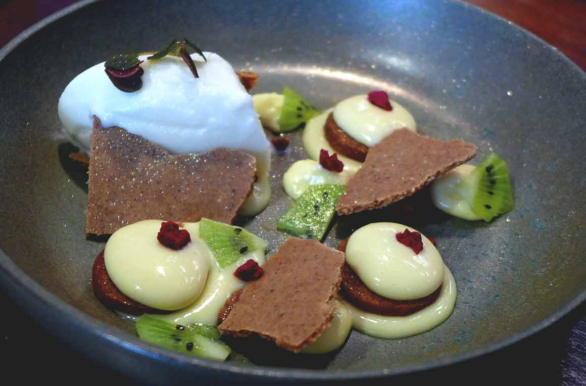 Restaurant L'Escient, Crème citron avec croquant praliné cacahuète et yuzu